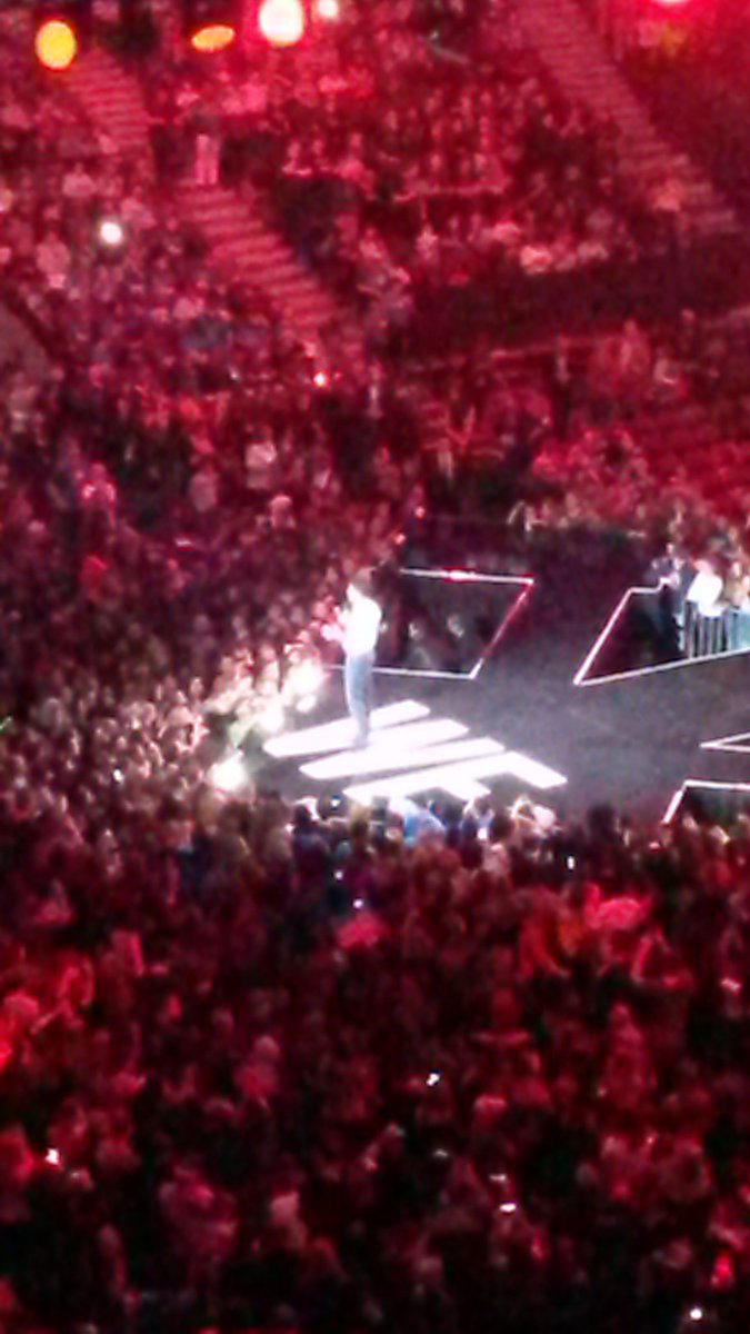 Volunteering <a href="/WEDay/">WE</a> <a href="/JustinTrudeau/">Justin Trudeau</a>  <a href="/CdnTireCtr/">Canadian Tire Centre</a> #iciuo <a href="/iciuottawa/">ICI Uottawa #iciUo</a> #uottawaedu