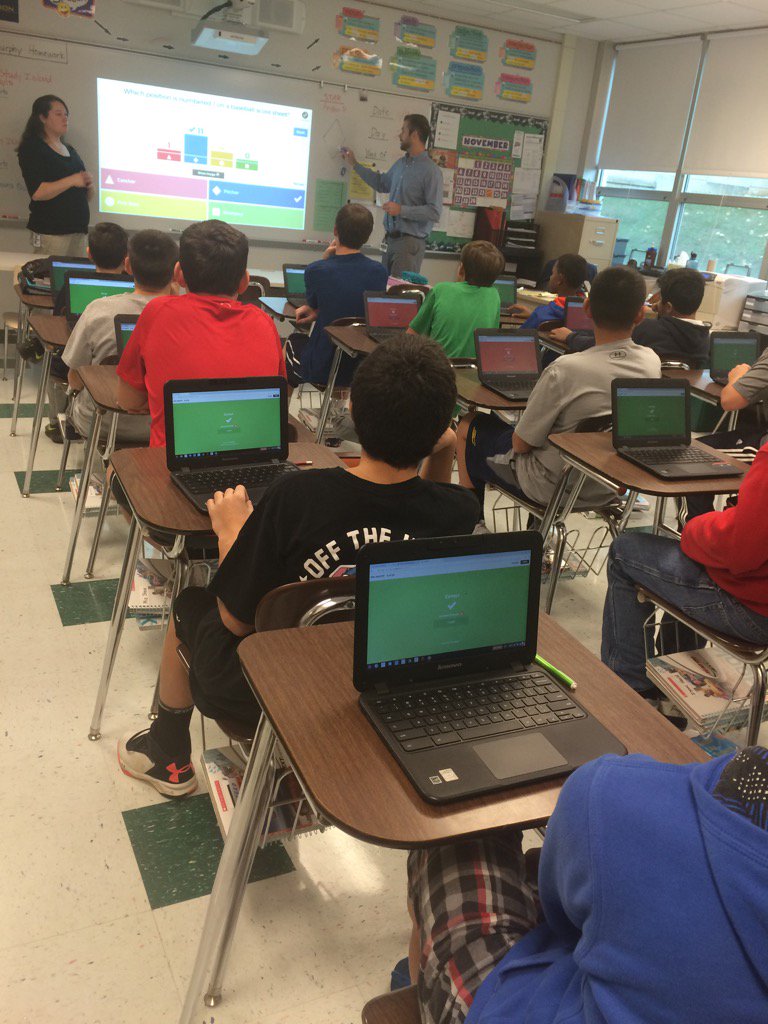 OrefieldMS's tweet photo. Students using #kahoot during #triviaclub today...#omsjags #clubday #technologyisfun https://t.co/3uAXA8Ytsk