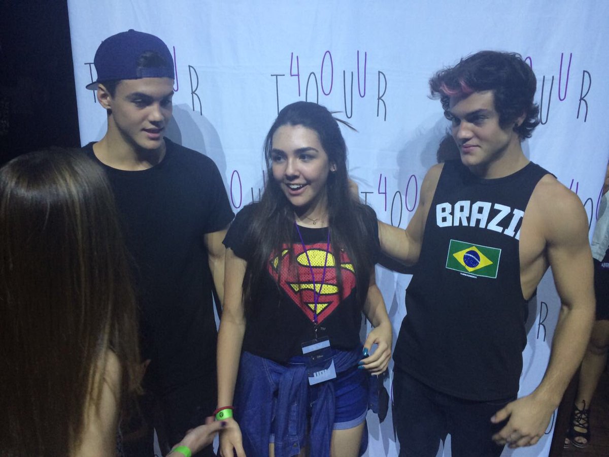 _dolansmile's tweet photo. miss this so much😭💜 @GraysonDolan @EthanDolan https://t.co/LrG1yIlSp7