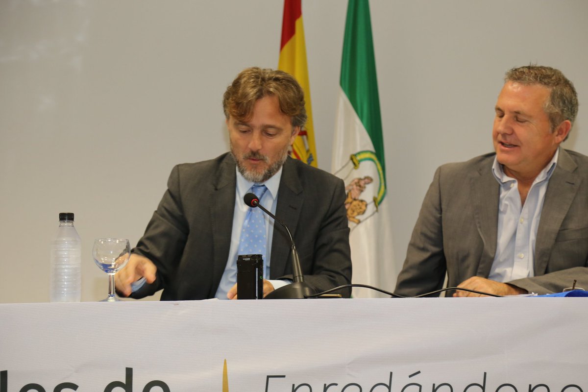 Forocustodia's tweet photo. Agradecemos públicamente a @AndaluciaCMAYOT el apoyo para #VIJECdT y especialmente a D. @Josefislop cc @JuntaInforma https://t.co/URd13T5dWI https://t.co/r3d2QTF3Qu
