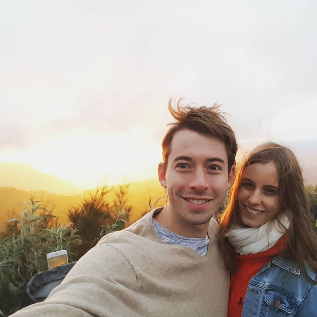 SanneLarissa's tweet photo. Traveling the world with you ❤ #mountbromo #Java #Indonesia #sunrise #exchange #alwaystr… https://t.co/iKmWLrPONu https://t.co/K3pjw8BjWl
