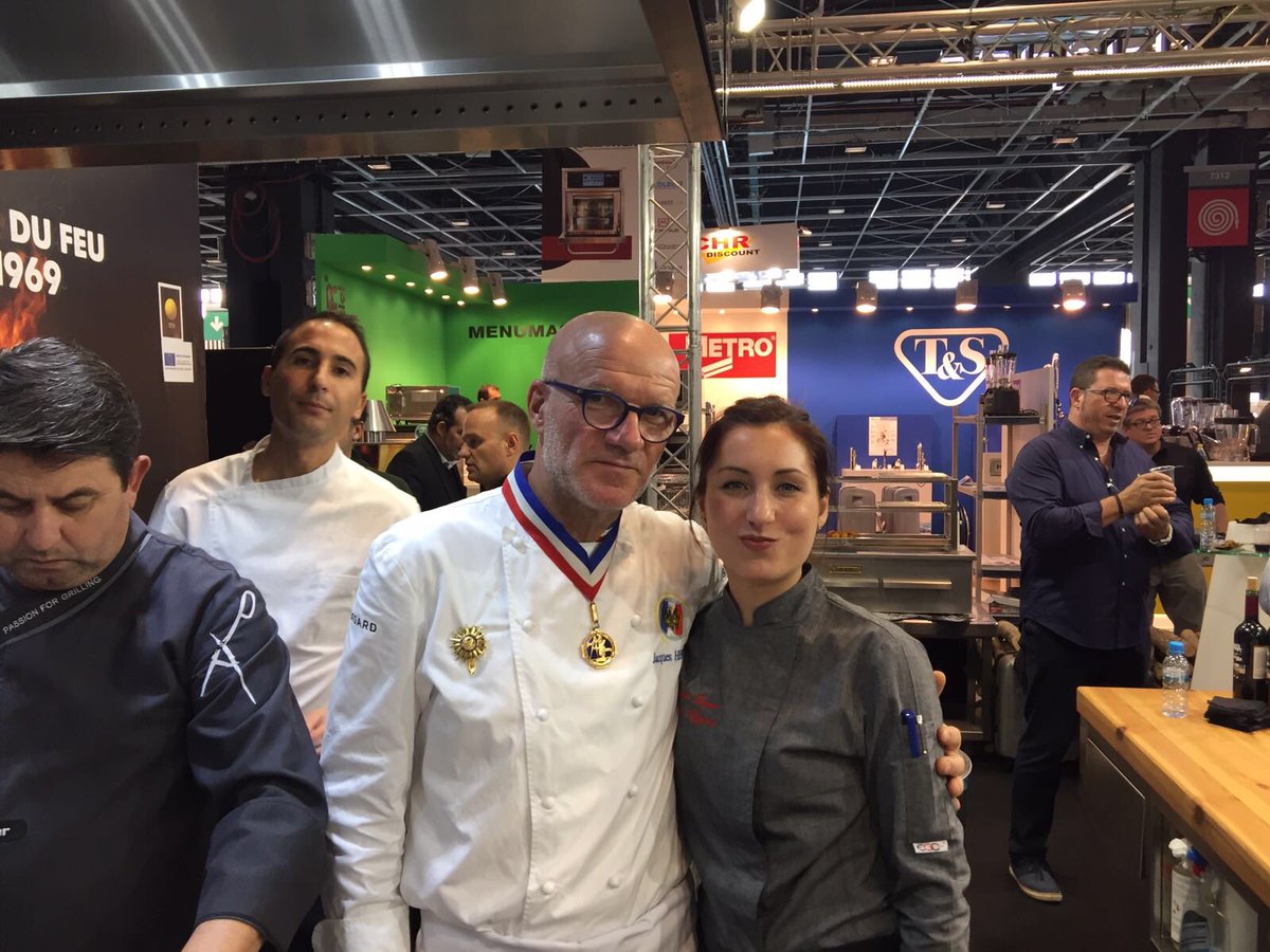 APDBB's tweet image. En démo sur :
STAND FOUR JOSPER Cuisson au Charbon de Bois
#equiphotel #equiphotelparis

J'ai le plaisir d'avoir la visite de Chefs et Mof !