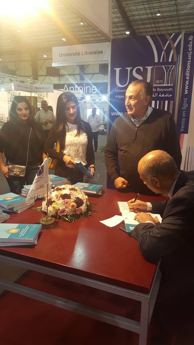 USJLiban's tweet photo. #EnDirect : Fadi Hindi signe son ouvrage aux #EditionsUSJ au #StandUSJ - @salondulivrebey #Biel https://t.co/OdwSE788RH