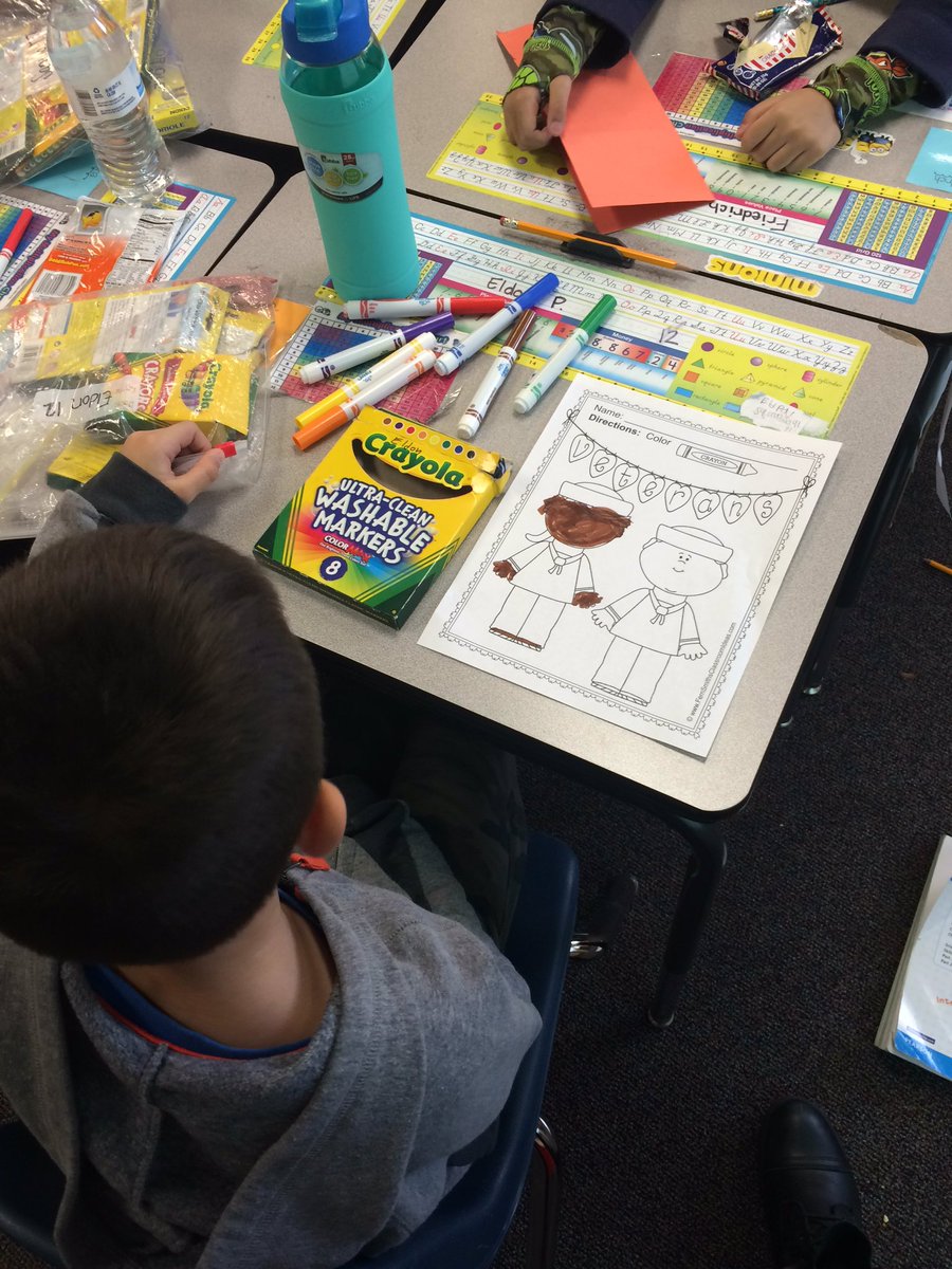 138minions's tweet photo. Making letters for the #10,000forthetroops @stylzandroman https://t.co/vvwDp0WwnM