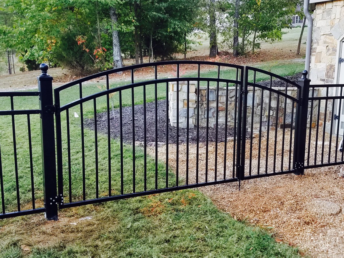 OldMillIron's tweet photo. Sweet little backyard #walkgate @OldMillIron https://t.co/gp6URTWEiv
