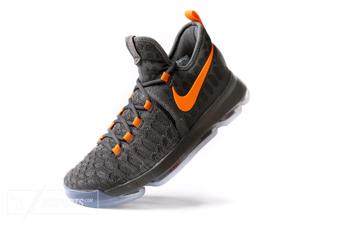 tennessee basketball shoes