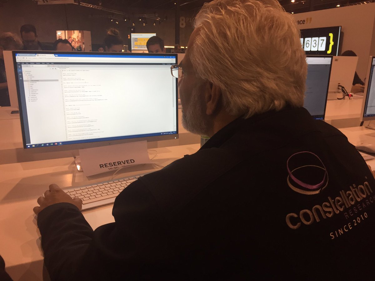 grassl's tweet image. The hands-on analyst @holgermu building an #SAPHCP app at #SAPTechEd