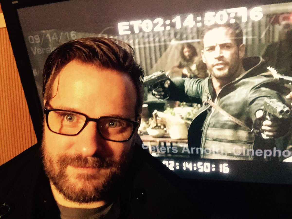 Gronkh's tweet image. Komm grad vom ersten Kino-Synchro-Job 😇

Durfte den Team-Arsch vom neuen Resident Evil sprechen und fand mich erstmals nicht SO scheisse 😄