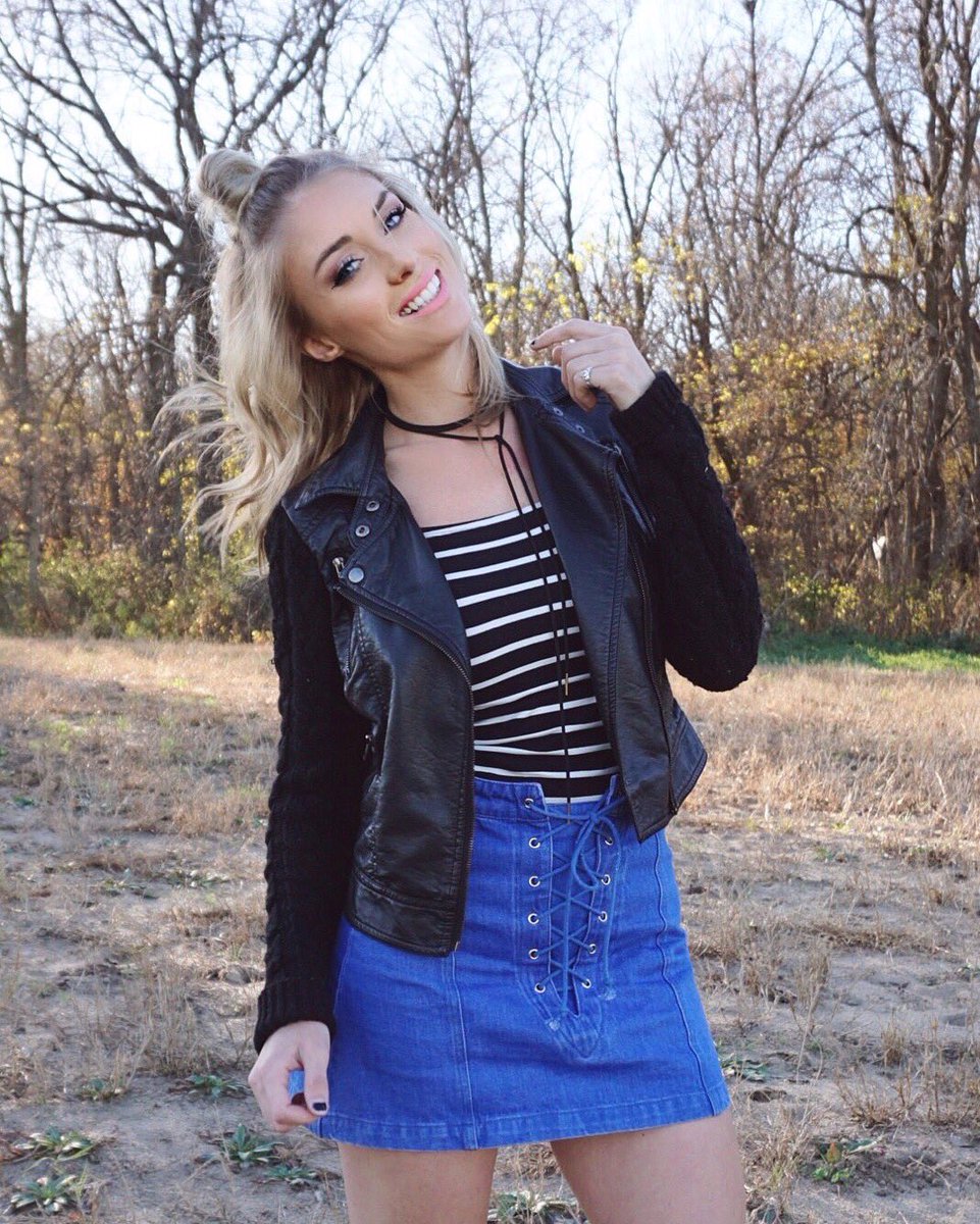 Textbookchic's tweet photo. One of my favorites from my new blog post that is up now! 😽 #fashionblogger #fashion https://t.co/qUe8HcAfHd