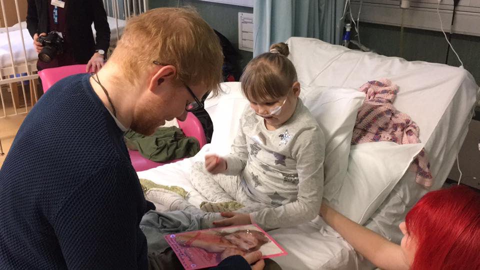 EdSheeran_EU's tweet photo. Ed visited Melody today in the hospital, a little girl who has Rett Syndrome. https://t.co/F6cXOPpVfm