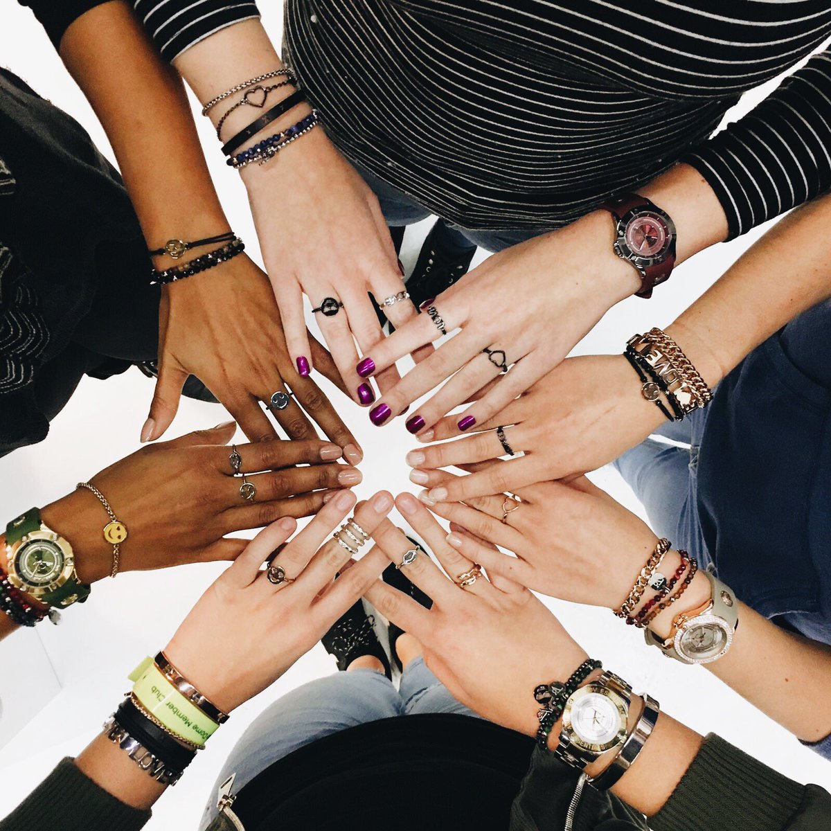 TOVEssentials's tweet image. Armparty 😍🎉 #bracelet #chainbracelet #jewelry #rings #armcandy #spreadthelove #shapesofnature #handmadewithlove #tovessentials #lovetov