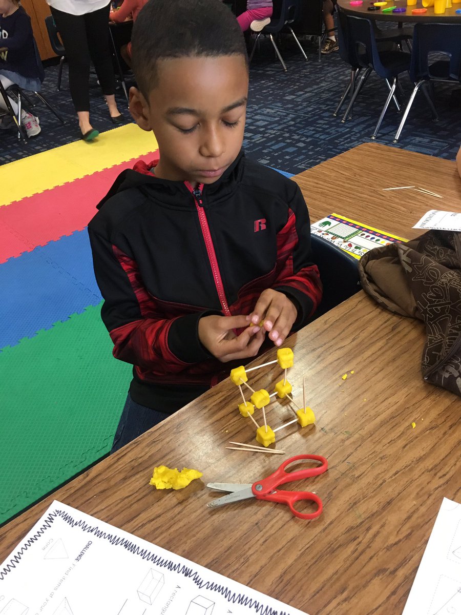 EcholsFirsties's tweet photo. Building 3D shapes! #internlesson #thisrocks @BaylorSOE @WoodwayElem @MidwayISD https://t.co/2KFsAi7cGw