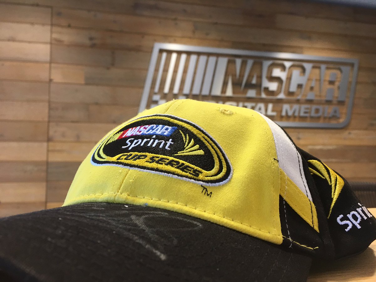 NASCAR's tweet photo. Tweet #NASCARGearGiveaway OR retweet for a shot at #CarlEdwards' autographed hat!!

RULES: https://t.co/kULgqhX213 https://t.co/s3O4FEJTKh