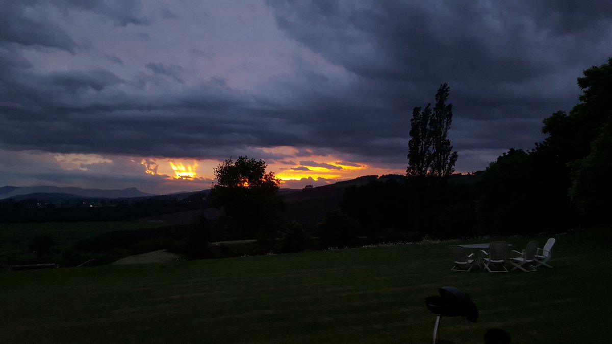 Sunset from <a href="/AbingdonEstate/">Abingdon Wine Estate</a> <a href="/KznWine/">Laurie Cooper (Smorthwaite)</a> Happy Wine Wednesday #WW