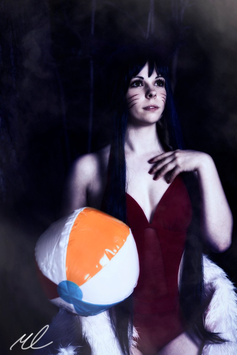 Are you excited for the next month and <a href="/EpicCon_de/">EpicCon</a> and Comic Con Dortmund? Have some Pool Party Ahri &lt;3