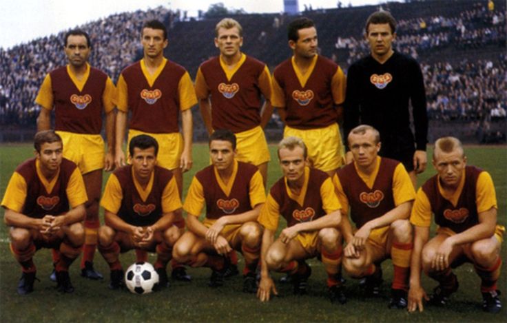 AlambradoNet's tweet photo. #Alamdicas | Filme "Orgulho do meu clube" (2014) conta a história de conquistas do gigante tcheco Dukla Praga. https://t.co/JaNqM3meIK https://t.co/LDcSpC1div