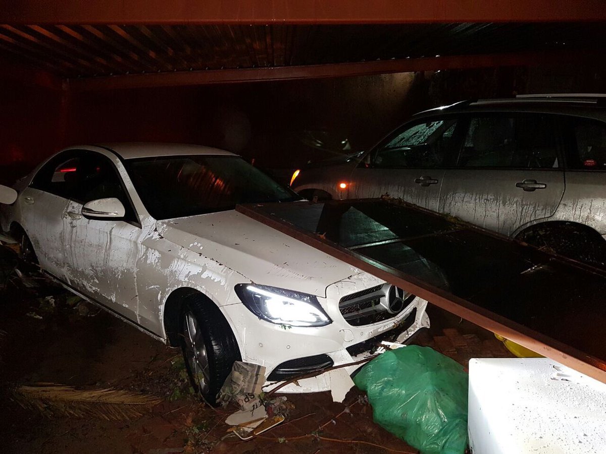 Retweeted Remmone Mareme (<a href="/Remmonem/">Remmone Mareme 🇿🇦</a>):

#flooding #JHBTraffic #JHBWeather <a href="/EWNTraffic/">EWN Traffic</a>  fb.me/54b8MBdYm