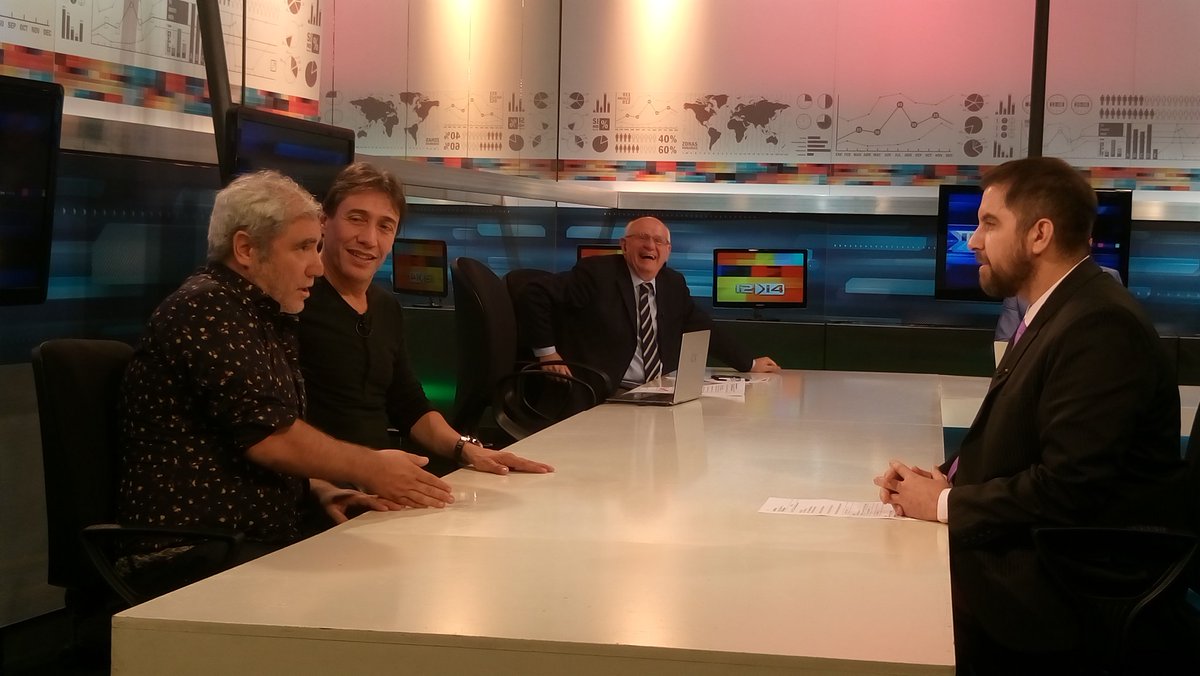 Con <a href="/FabianGianola/">Fabian Gianola</a> y <a href="/Yojuanjunco/">Juan!</a> en <a href="/De12a14/">De12a14</a> hablando de <a href="/Yiyaelmusical/">Yiya, el musical</a> en Rosario el viernes en el Astengo.