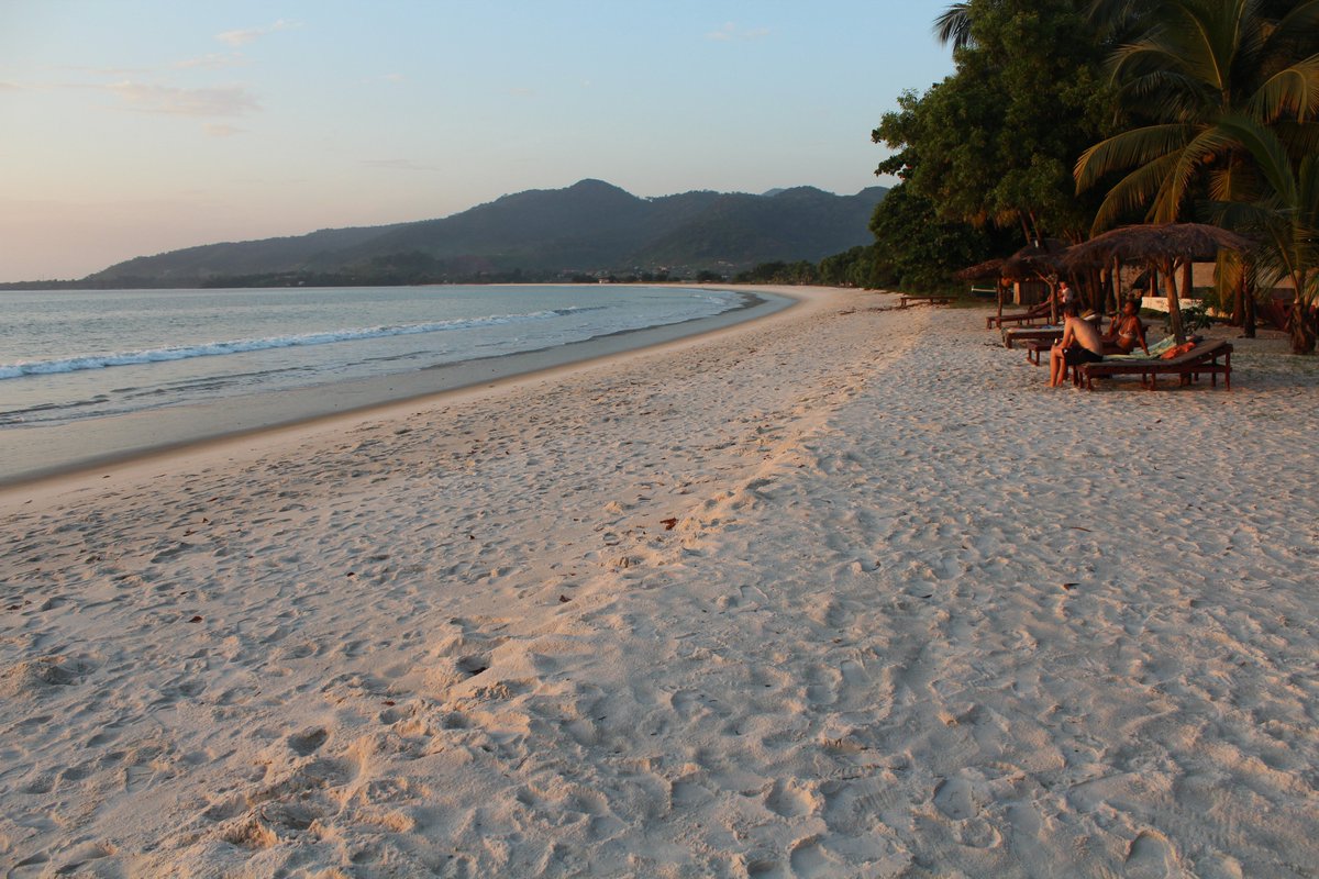 NanaLuckham's tweet photo. Another day, another stunning Sierra Leonean beach ...#Salone #Sierraleone #beachlife #LPinSierraLeone #Tokehbeach #Riverno3 https://t.co/7OMgOVSCth