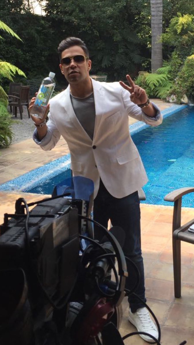 EMIRPABON's tweet photo. En todo momento hidratándome con la mejor agua @zoe_water @grupocanaveral buen día mi gente https://t.co/Soekr76odq