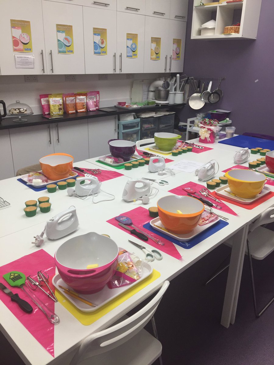 All ready for tonight's class. Why not join us on one of our many courses 😀 #cake #courses #hernebay @HBRetailers