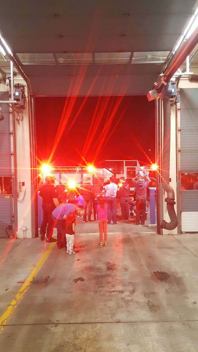 WildRoseCC's tweet photo. Dad's Central at the Okotoks Fire Hall! #Dadscentral #parenting #Okotoks https://t.co/Zgz7UdDoTO
