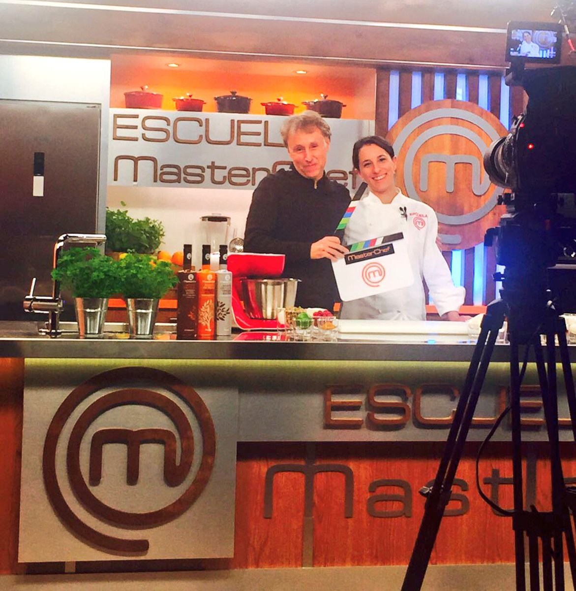 Carito_Lou's tweet image. Hoy hemos grabado unas recetas para la @EscuelaMC #cocina #formación #Gastronomia 
Gracias a todo el equipo por hacérmelo pasar genial 😊