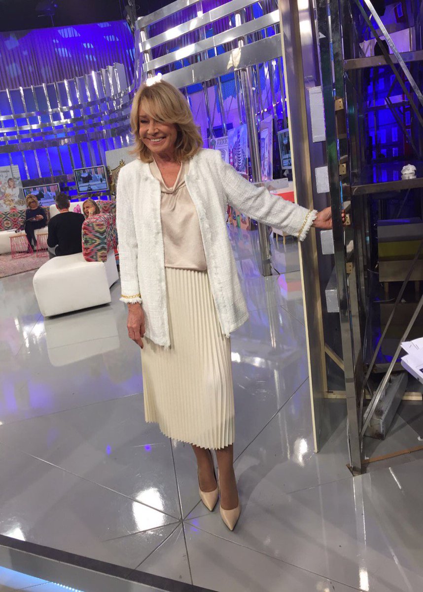 Preciosas mis chicas hoy en <a href="/salvameoficial/">Sálvame Oficial</a> ,,para <a href="/milaximenez/">Mila Ximénez</a> look de <a href="/carmela_rosso/">Carmela Rosso</a> y  <a href="/BelenEstebanM/">Belén Esteban</a> de <a href="/Anaanguloshop/">Takezo by Ana Angulo</a> ,que os parece?