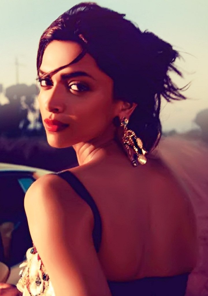 Koyal_kang's tweet photo. You're brilliant actress
You're beauty queen
You're talented
You're the best. Love u ma'am #9YearsOfDeepika ๐๐๐๐๐๐น https://t.co/buLXdUTRKo
