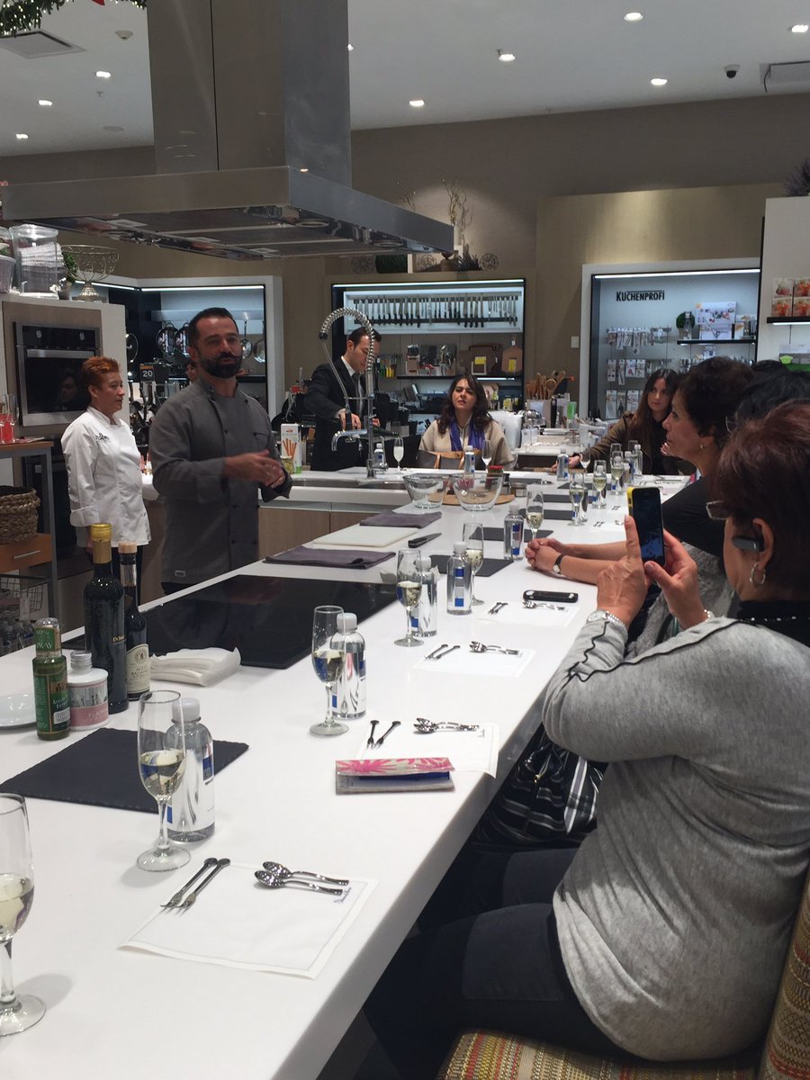 vbibliowicz's tweet image. #GourmetPH  @palaciodehierro @nicolasmdelc empieza preparando un ceviche  de palmito #cocinasinfuego @SelloMStudio