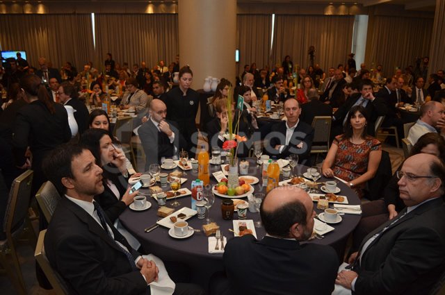 FOTOS - Desayunos Útiles -Disertan: Rodolfo Nin Novoa, Tabaré Aguerre y Antonio Carámbula.