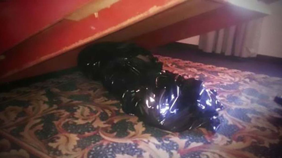 Guests unknowlingly sleep in hotel with dead body under bed bit.ly/2fSP0ps?utm_me… https://t.co/Il8sRMLYlK