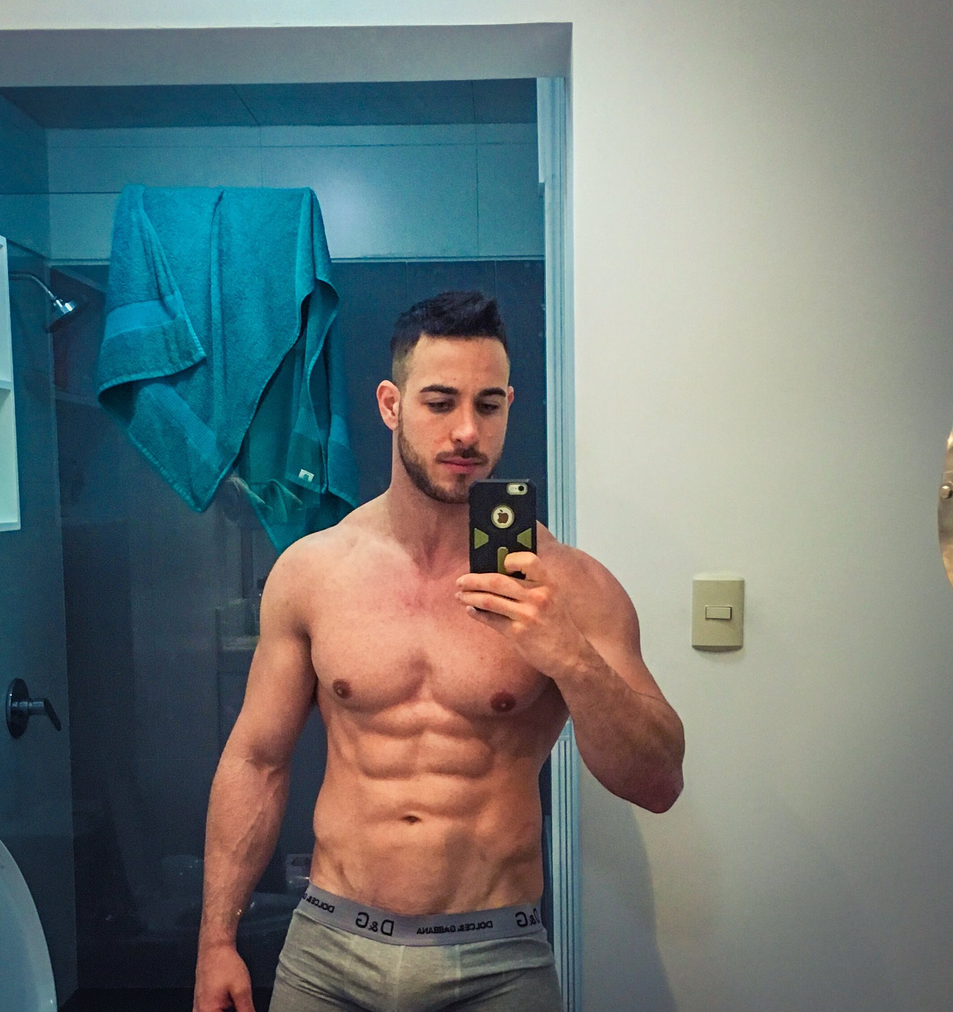 EYAL BERKOVER on X: Buenas tardes a todas mis chicas ! Q tengan un lindo  día con las mejores vibras ! 🔥🔝😎🙌🏼 #nofilter #verano2017 #eyalberkover  #eyalfit t.coNbdQIJihhy  X