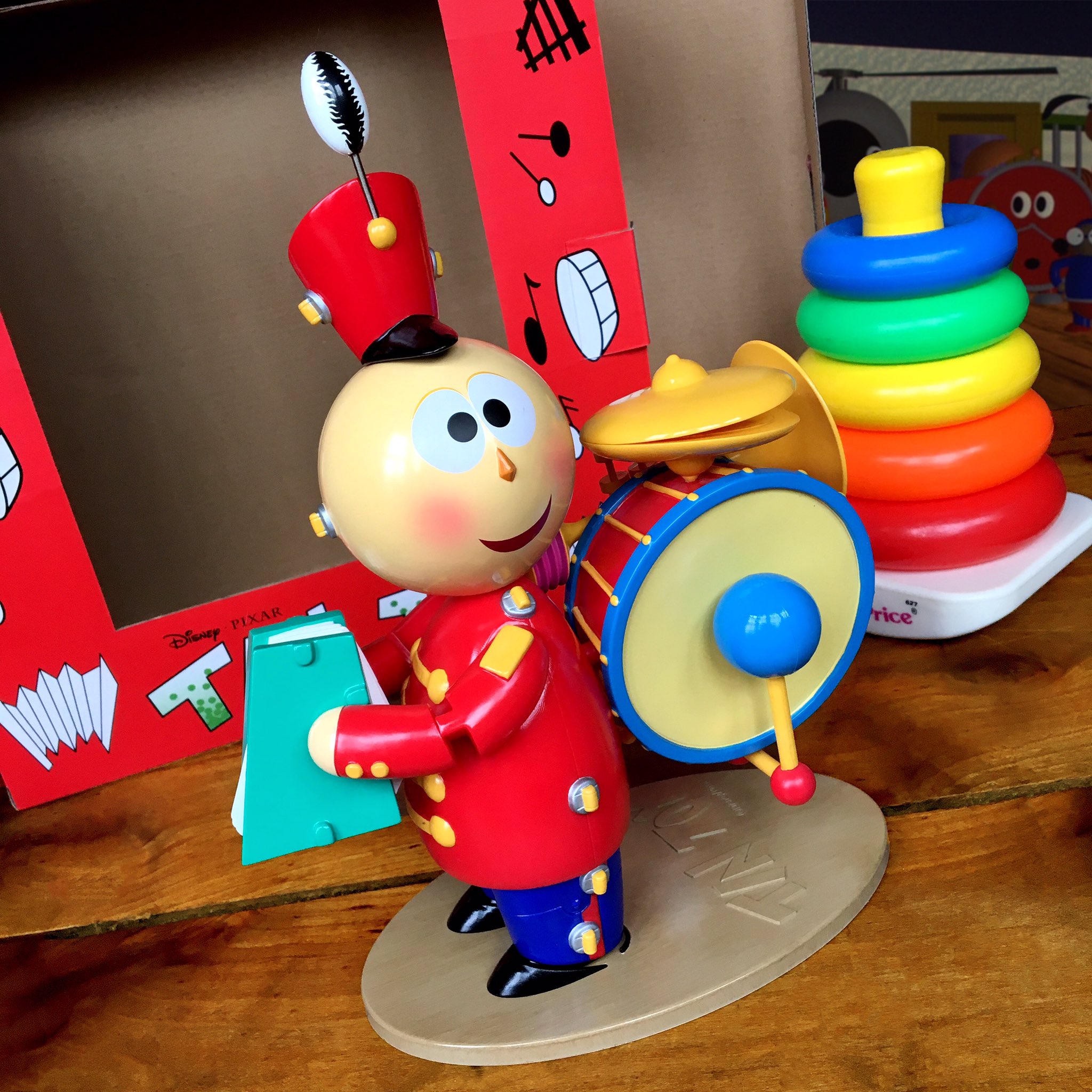 Игрушка пиксар. Оловянная игрушка tin Toy. Tin Toy 1988 Пихар. Tin Toy Pixar.