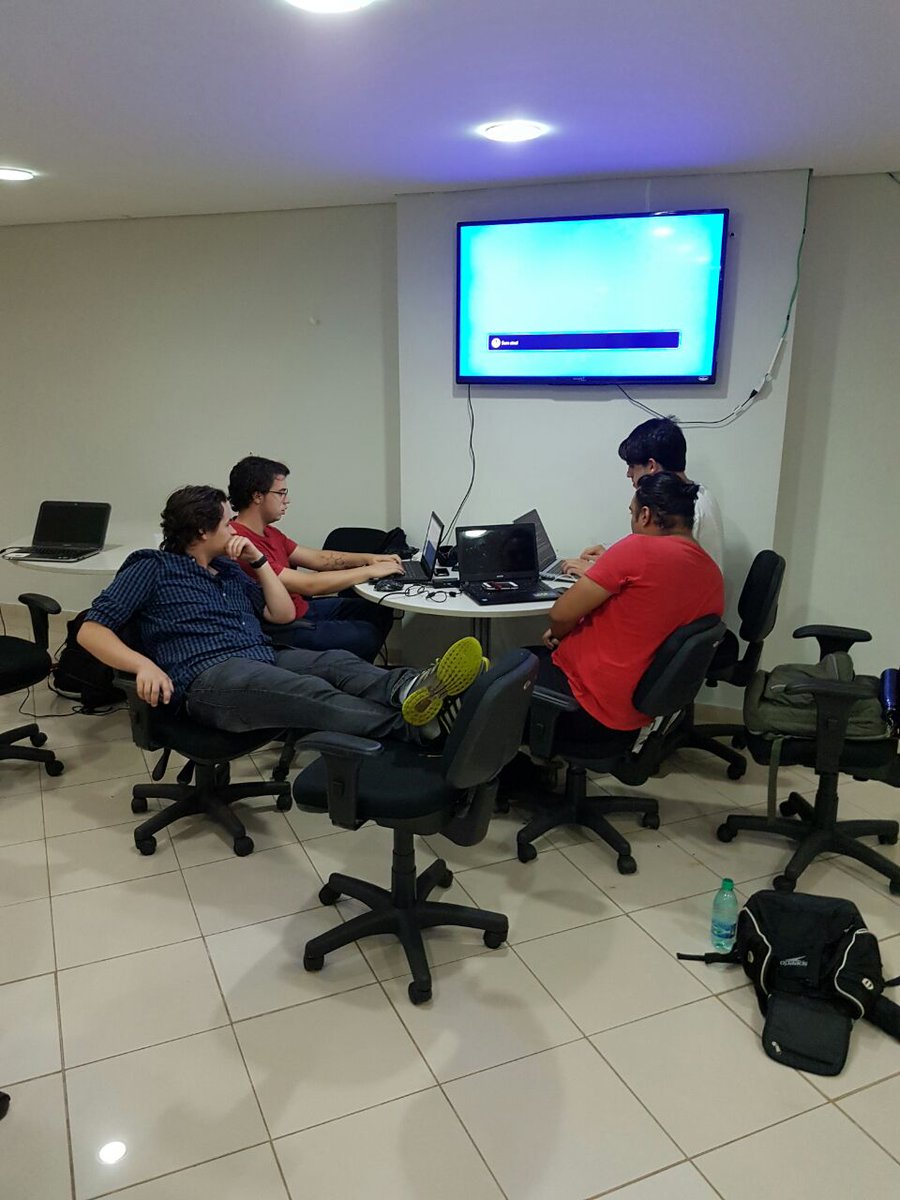 CodeForBrasilia's tweet image. O “Code for Brasília” desenvolve apps pra resolver problemas da cidade, Hackers Cívicos @CodeForCWB nosso site codeforbrasilia.org