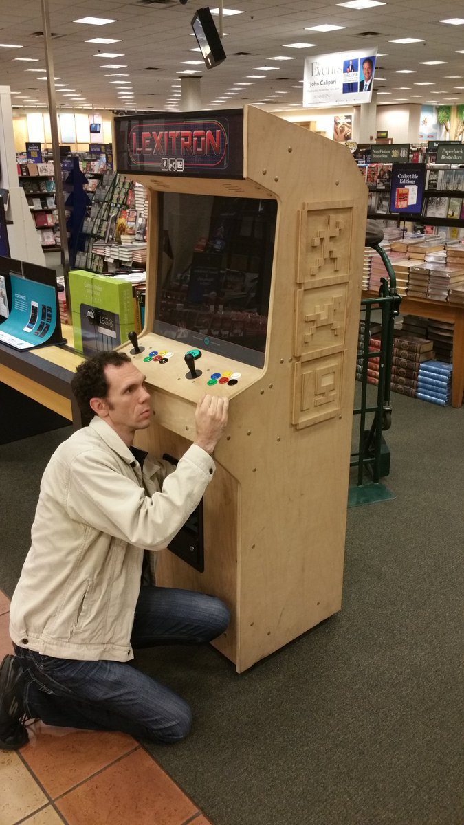 ktp4life's tweet image. .@mildmojo getting @TheLexitron ready to move back to @Kre8now thanks to @BNBuzz for letting us share our local games! #gamedevky