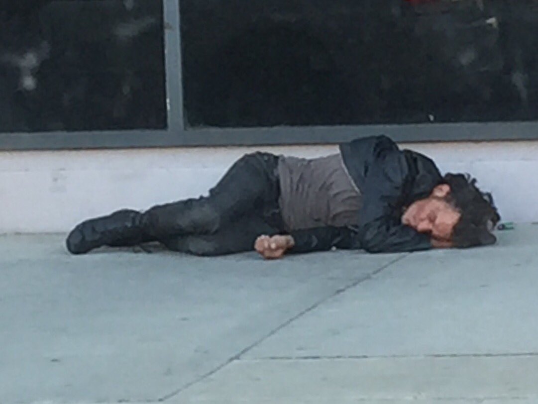 peer2poor's tweet image. La Cienega &amp;amp; San Vicente. Driving by, man looks like he's not breathing. Please check on him @LAPDHollywood. Thank you.