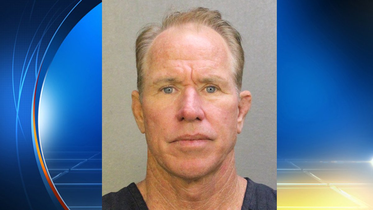 S. Fla. man arrested after punching another man playing loud music by swimming pool bit.ly/2eLXLz7?utm_me… https://t.co/hQKf0ybBAb