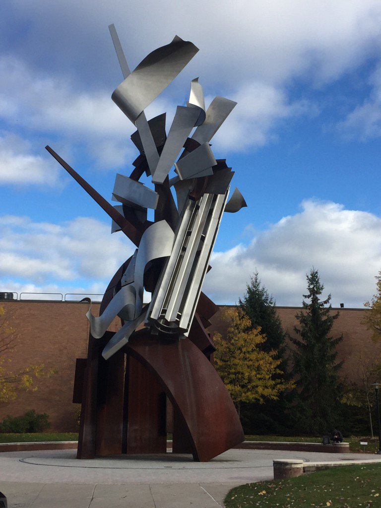 oshaughnessy_b's tweet photo. Fall descends upon #RIT, and the #Sentinel abides. #PaleyStudios https://t.co/1EpYzZQpy1
