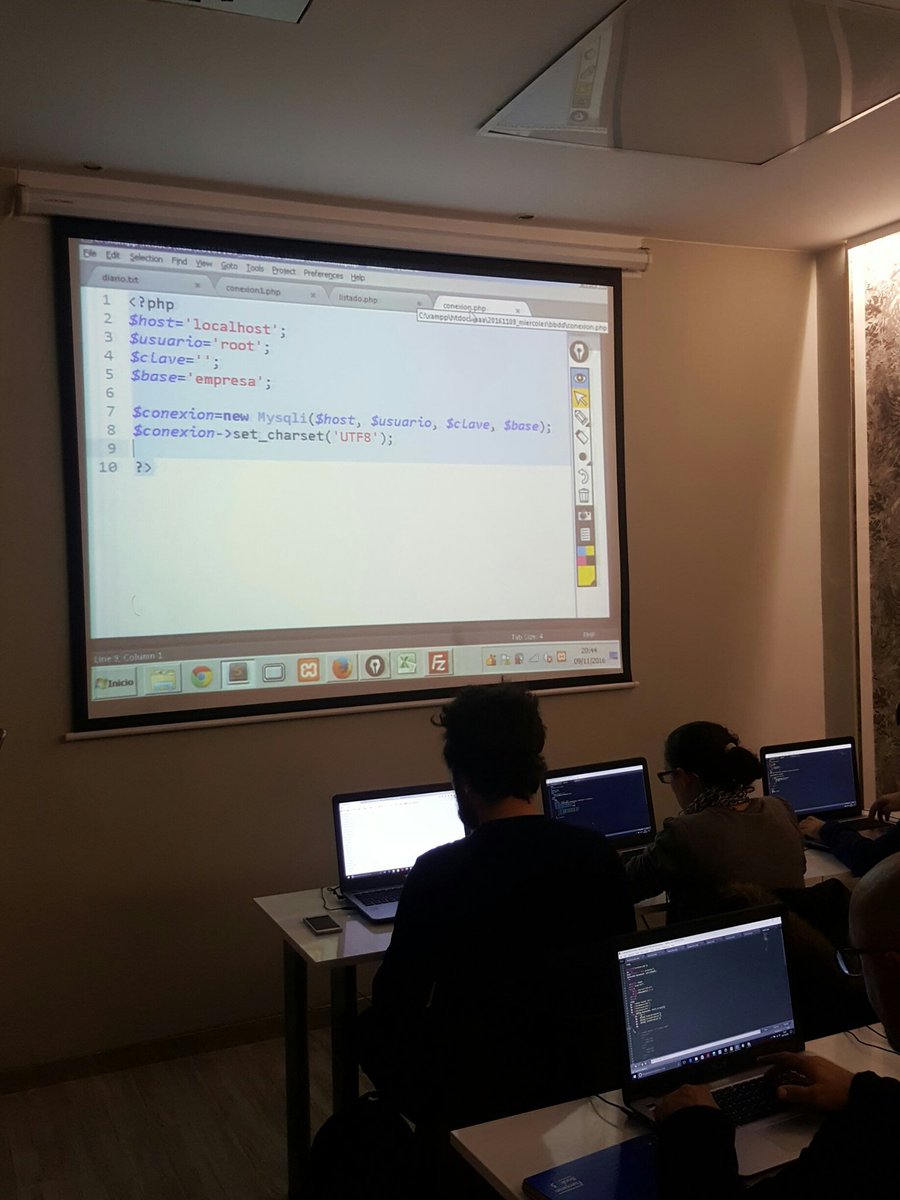 davidfraj's tweet photo. accediendo a mysql con objetos en php. en #masteraaa en @nettformacion https://t.co/B5DsHvHBUz