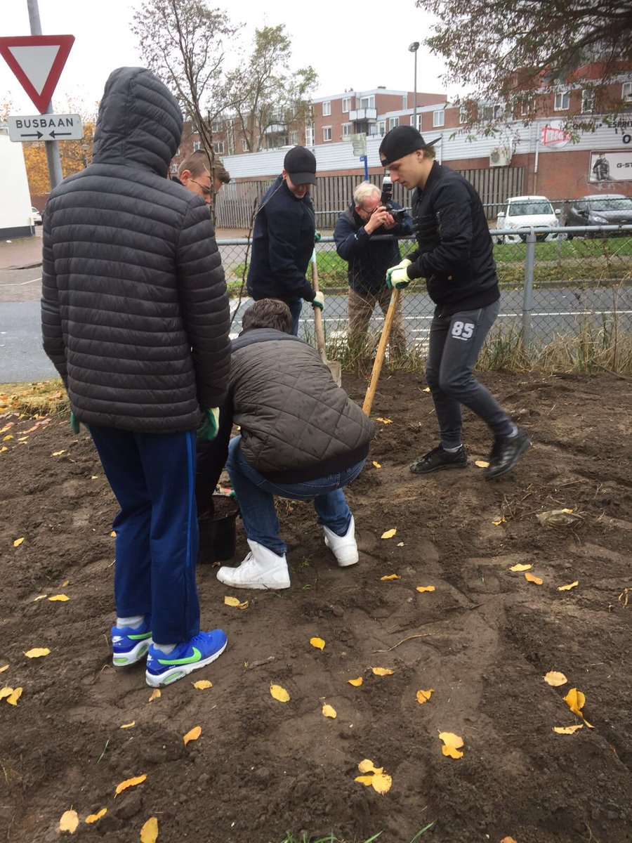 DeMeergronden's tweet photo. Het eetbare lint begint ... bij @DeMeergronden in Almere Haven! #verbinding #vanVOnaarPO #eetbaarlint https://t.co/kFtj0ABeIa