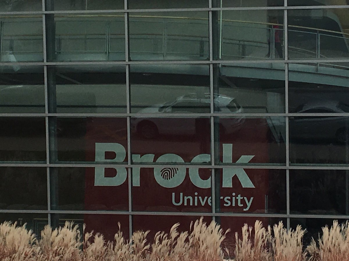 NRPSRecruiting's tweet photo. #whatapartnership!@BrockUniversity getting everything setup for some students to be mentored by @NiagRegPolice. Brock students #keepur👀open https://t.co/qqdptr4HjF