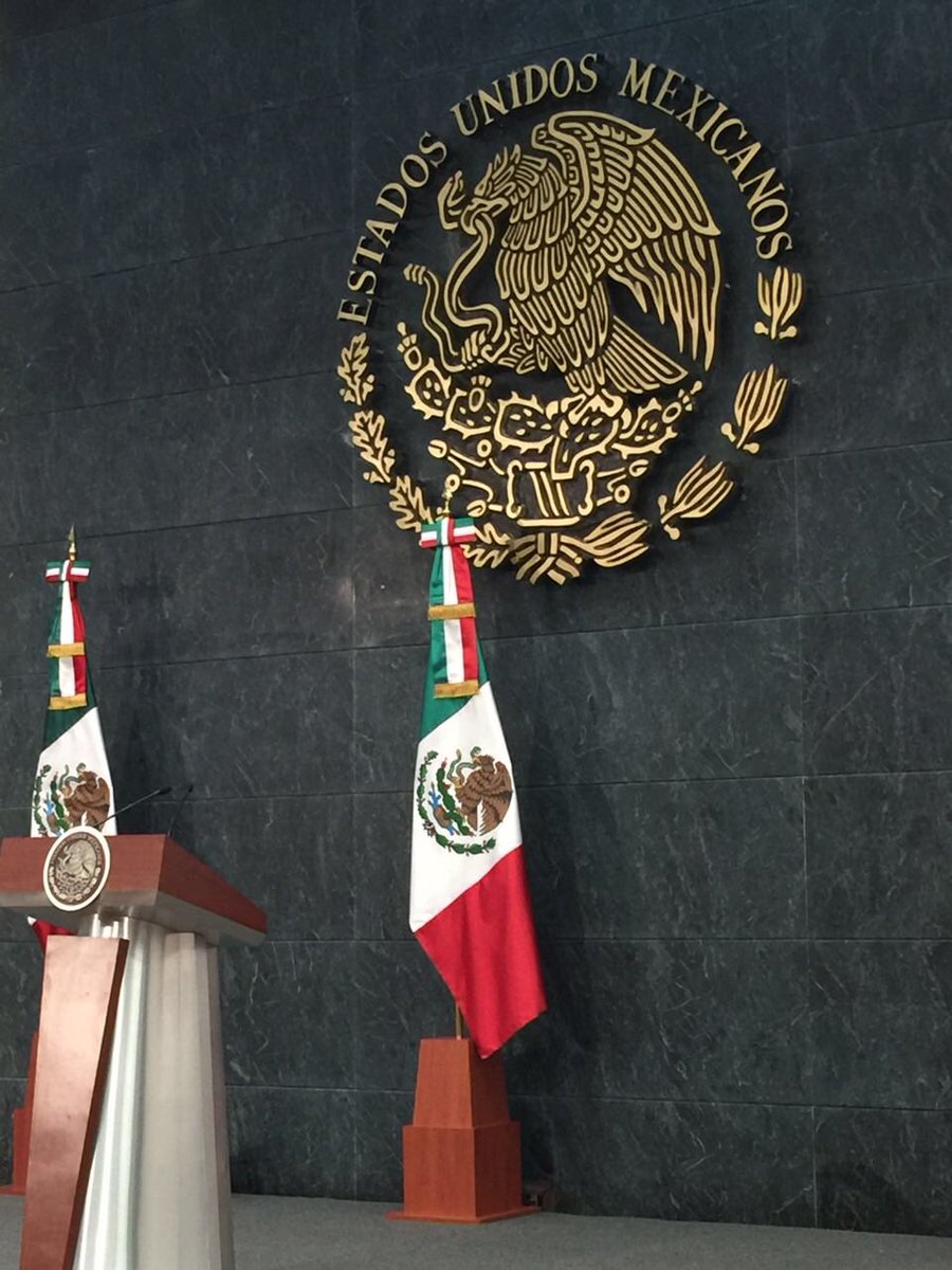 ESanchezHdz's tweet photo. En minutos el Presidente @EPN ofrecerá un mensaje a medios, síguelo a través de https://t.co/epV4krumb4 https://t.co/VVB3yW9cAE