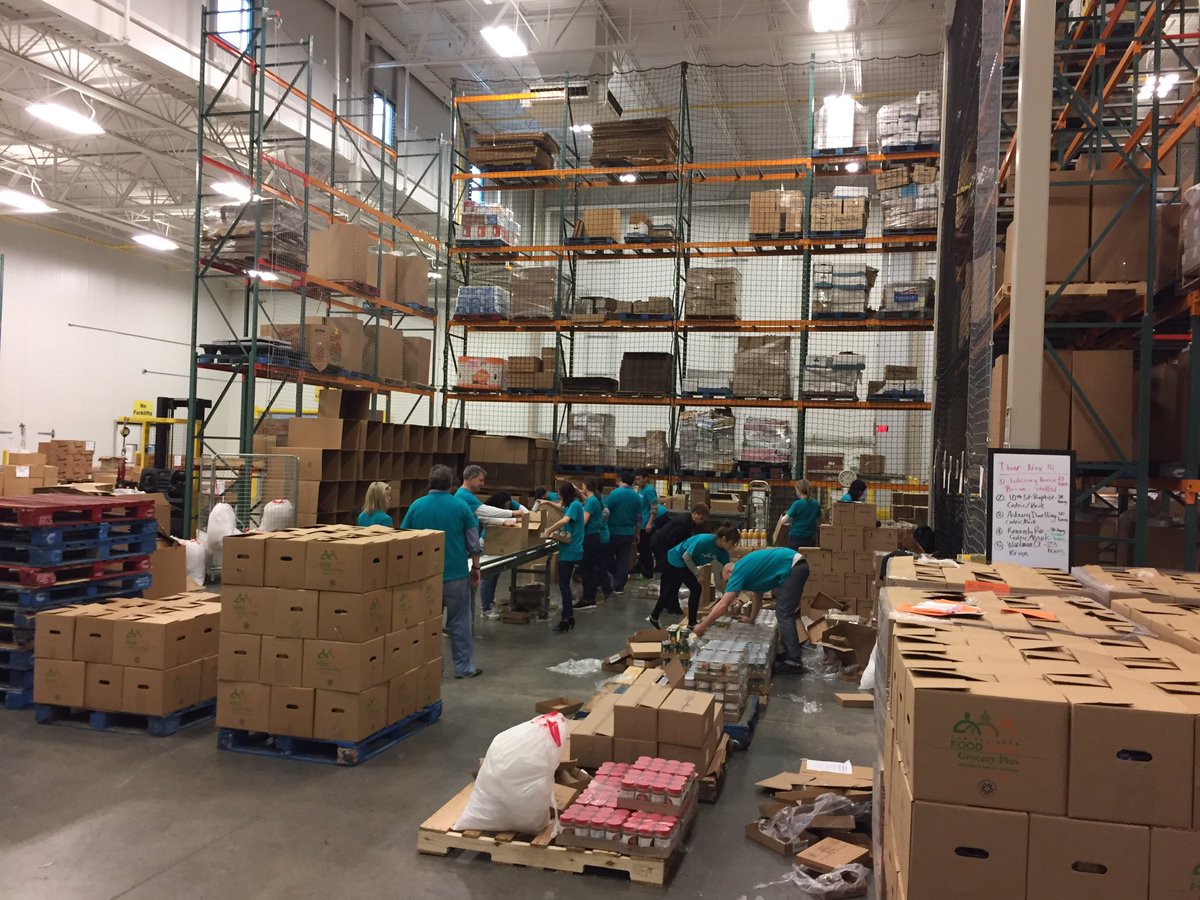 Influent50's tweet image. Influent50 Holiday Community Service. Getting meals out to those in need. #influent50