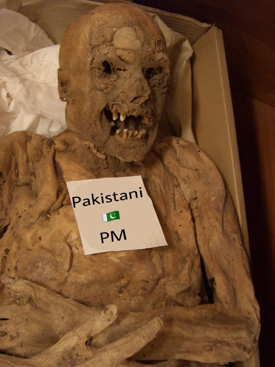 TheHeerNoor's tweet photo. سب چھوڑو وزیرے اعلٰی اور گورنر کو بعد پیش ے خدمت ھے ہمارے ملک کے پرائم منسٹر صاحب #PMLN #Govner #IshratUlEbad @Irumf 😝 https://t.co/1opj7yhG3g
