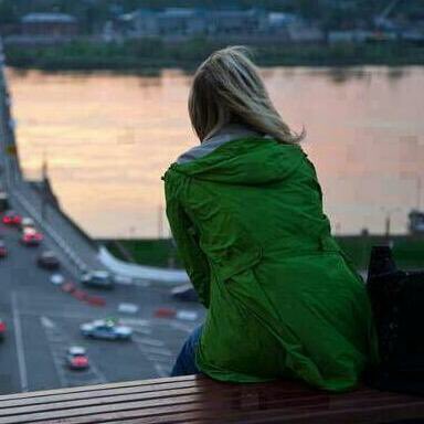 يا كثر ماني ولهانه على شوفتك
ㅤ   
ياللي في غرامك ❤️ ابتليت 😔

#شعوله 💅🏻