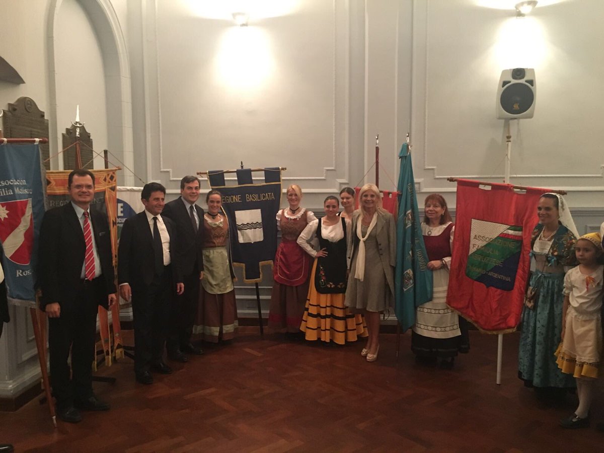 amendolaenzo's tweet photo. Rosario. Camera di Commercio Italo-Argentina con rappresentanti della collettività, della cultura e dell'imprenditoria italiana @ItalyMFA https://t.co/izbfNfF4h9