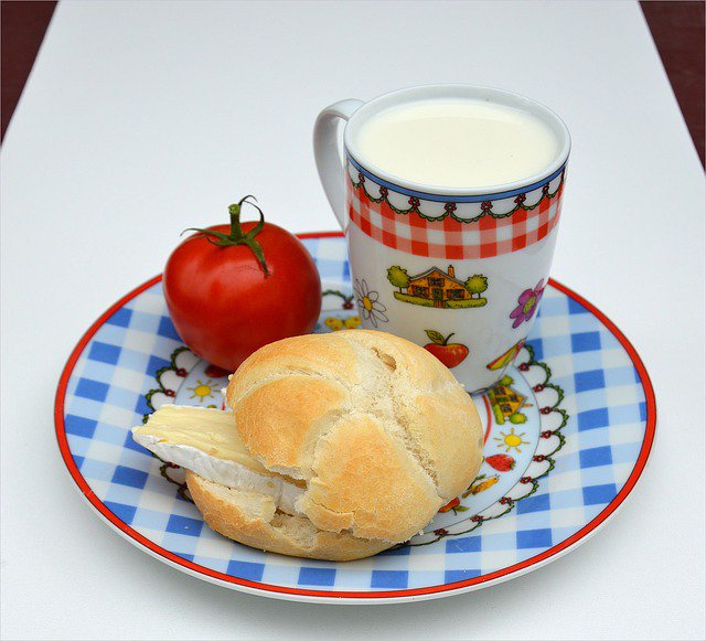 Témoignage de Géraldine, intolérantes au lait, aux oeufs et à la tomate.  bit.ly/2fZT86a