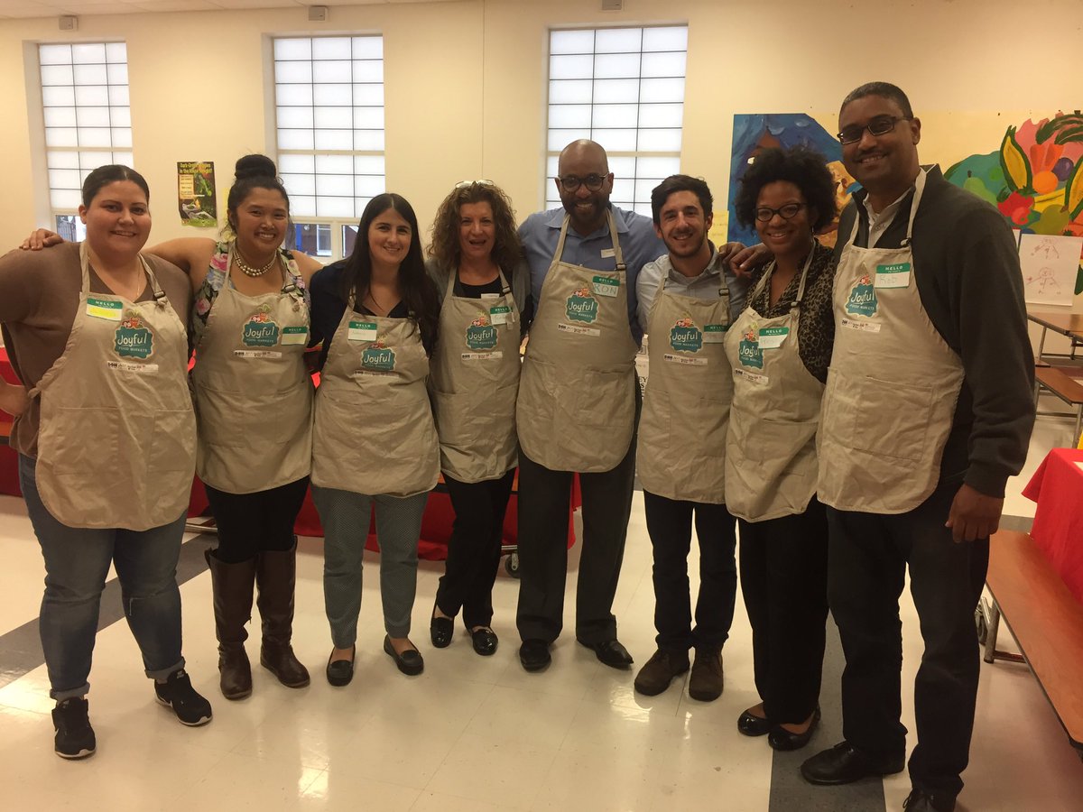 BeccaaDavid's tweet photo. .@charteralliance always giving back to the community. #joyfulfoodmarket https://t.co/YkuQgPzPl8