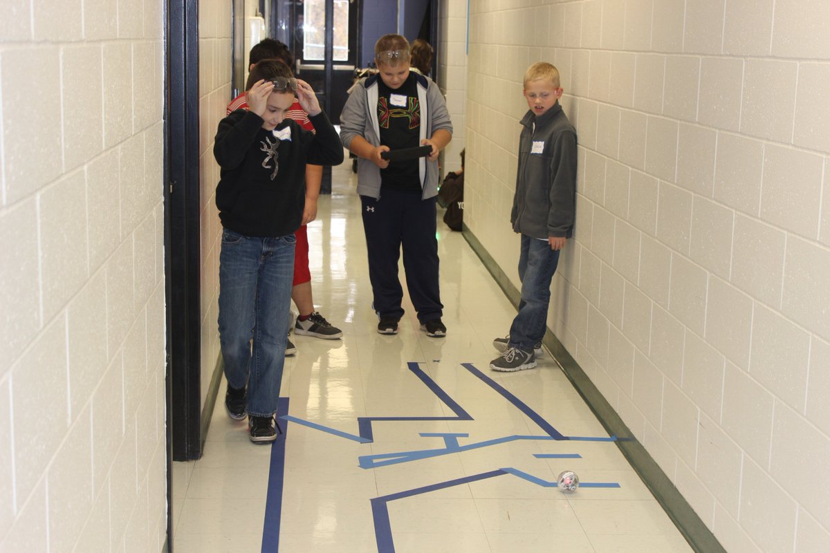 nkymakerspace's tweet image. Thank you @BES_Eagles and Mrs. Kemper for learning #sphero and #lightninglab programming with us today!